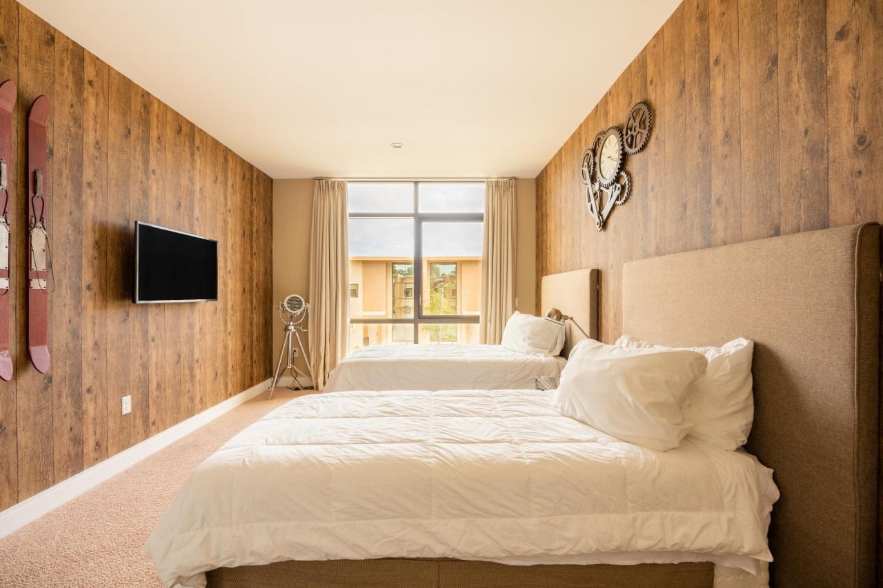 Holiday home Promo - In Gated Community - 12min To *