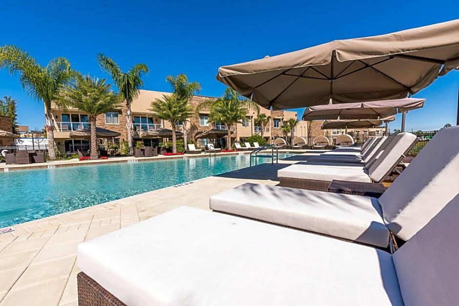 Holiday home Promo - In Gated Community - 12min To *